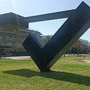 Suspens | Menashe Kadishman